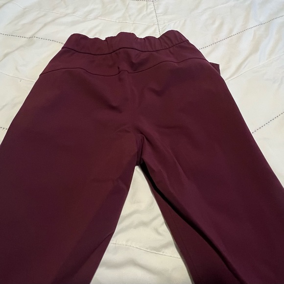 Lululemon On The Fly Pant Size 4, Adobe Red - Picture 4 of 5